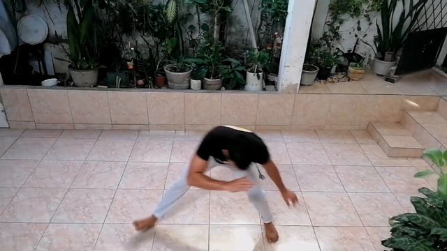 SEQUÊNCIA DE MOVIMENTOS DE CAPOEIRA / CORDÃO DE OURO BERLIN / MESTRE IZOL смотреть онлайн