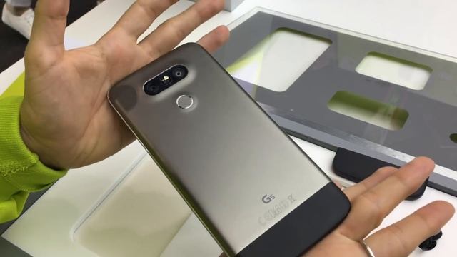 LG G5 modular design with Hi-Fi Plus DAC – first look смотреть онлайн
