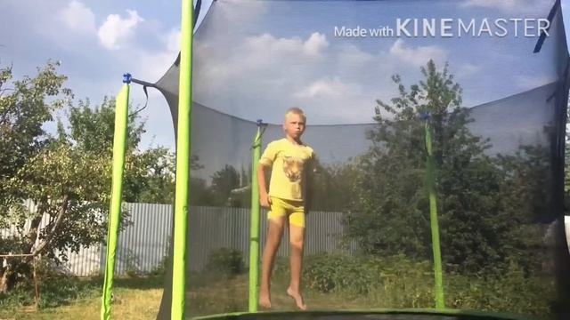 Как правильно научится делать сальто на батуте!!! смотреть онлайн