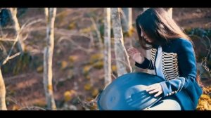 Я В ШОКЕ! КРАСИВАЯ ДЕВУШКА КРАСИВО ИГРАЕТ НА КОСМИЧЕСКОМ ИНСТРУМЕНТЕ ХАНГ [HANG] [Giolì & Assia]