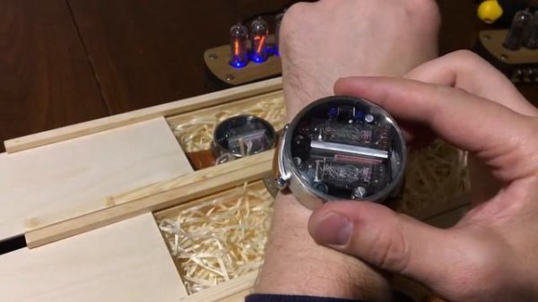 Nixie watch tube in16 Наручные часы на газоразрядных индикаторах (лампах).