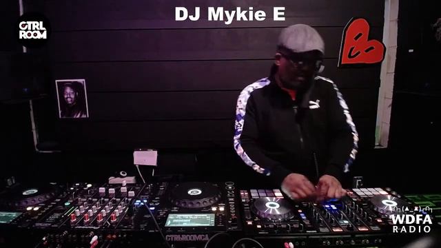DJ Mykie E @ The Sleepy Experiment Show смотреть онлайн