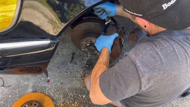Changing out brakes on a 97 s500 w140. Getting Xavier’s Benz back on the road смотреть онлайн