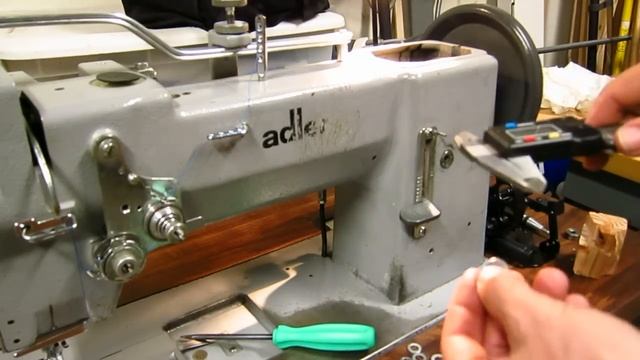 Adler 167 Forward & Reverse Stitch Length Adjustment смотреть онлайн