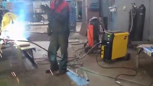 Запуск сварочного оборудования ORIGO MIG C340 PRO ESAB на территории завода 