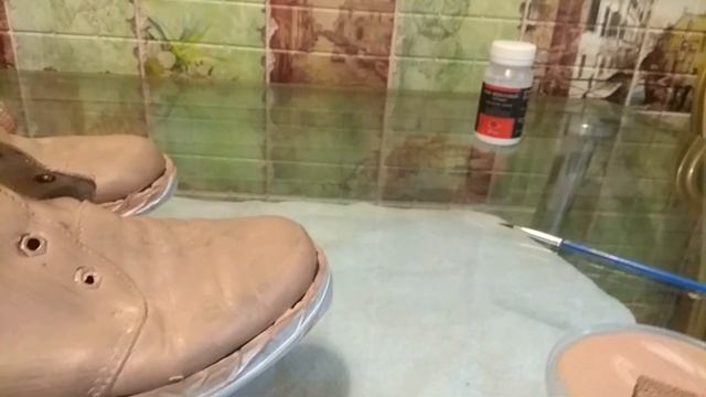 Красить обувь. Новая жизнь старых ботинок. Воспоминания не можем выбросить. смотреть онлайн