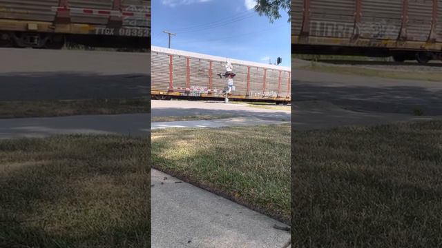 Train at Emmons Boulevard￼ West side￼ смотреть онлайн