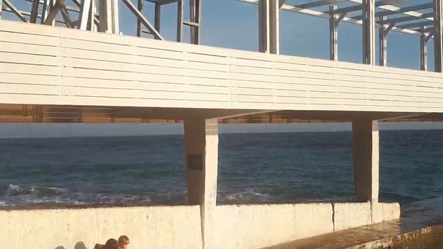 Крым Ялта.Зима на Массандровском пляже.Прогулка по Пляжу.Люди отдыхают на пляже.Декабрь2020 смотреть онлайн