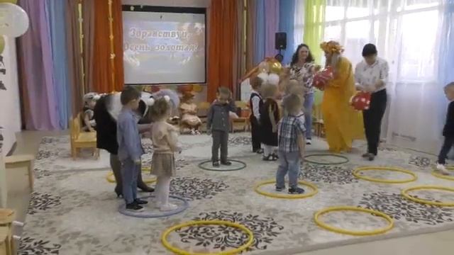 Осенний праздник во 2-й младшей группе "Путешествие в осенний лес" смотреть онлайн