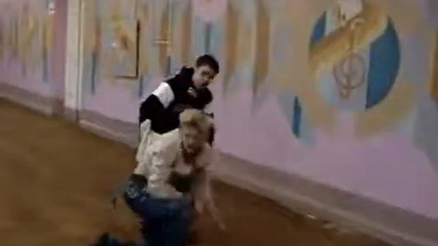 прикол жесть.чуть шею не сломал!!.mp4 смотреть онлайн