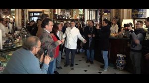 Flash mob sulla canzone napoletana al Gran Caffé Gambrinus