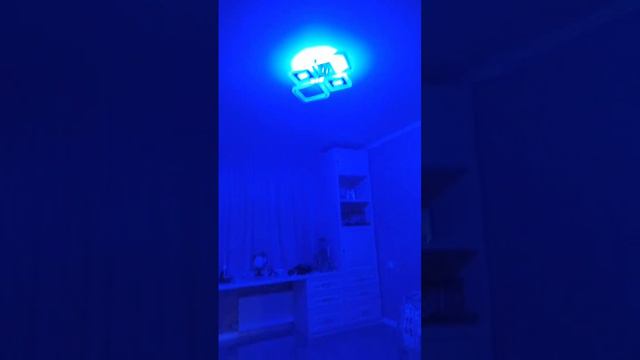 синий свет в комнате смотреть онлайн