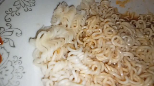 Дегустація вермішелей швидкого приготування