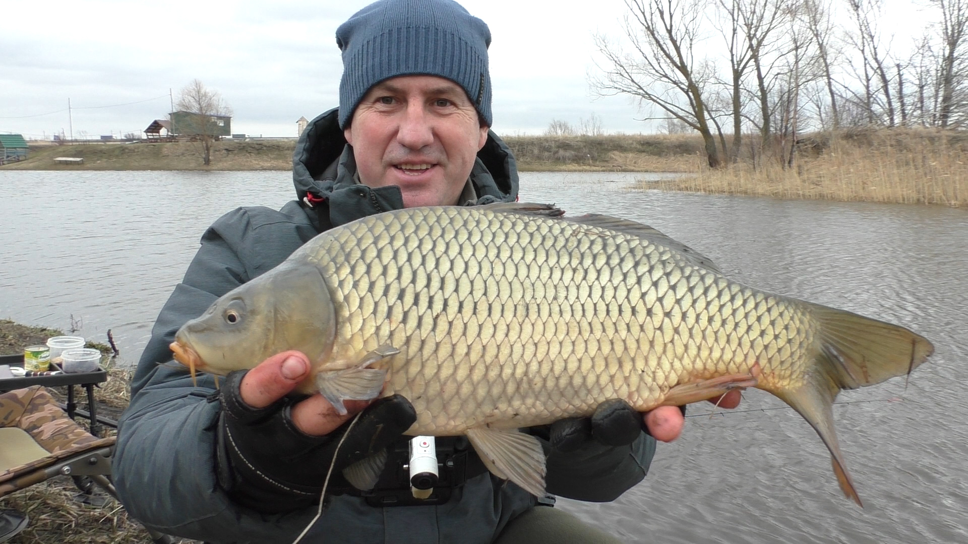 Весенний карп любит червя с опарышем смотреть онлайн