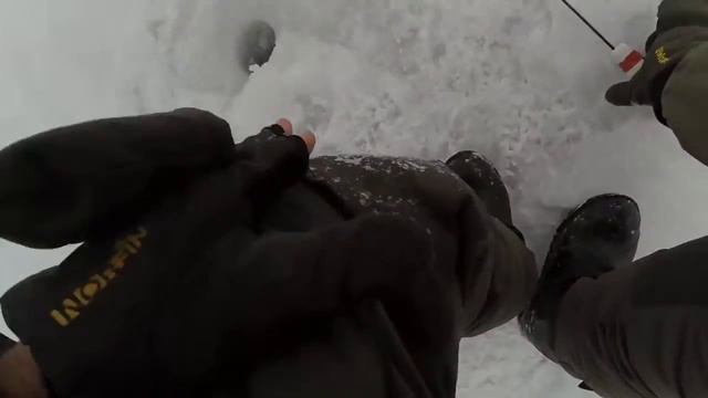 Ищем и ловим крупного окуня на балансир Зимняя рыбалка смотреть онлайн