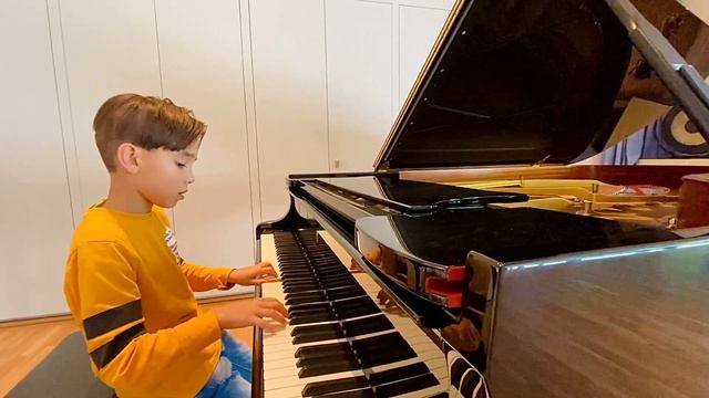 Sonata in G major no.20 op.49 /2 (L.v.Beethoven) / Paz Louis - 9 years смотреть онлайн