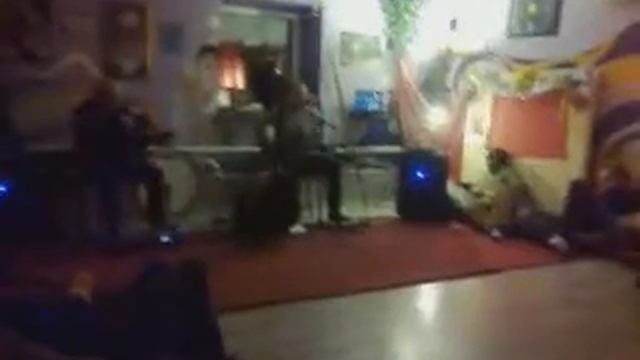 Алые Пугачи - трава у дома снится нам смотреть онлайн
