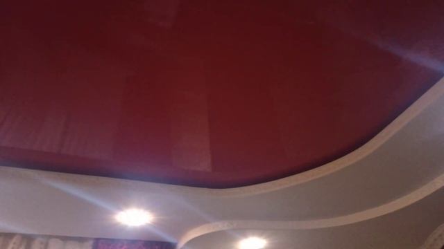 Двухуровневые натяжные потолки с подсветкой в зале и спальне - отзыв Руми Дизайн смотреть онлайн