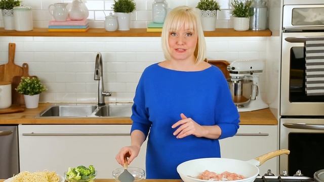 15 Minute Chicken Stir-Fry | Quick + Easy Weeknight Dinner Recipe смотреть онлайн