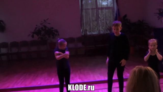 "Несостоявшийся" спектакль (по мотивам сказки "Три поросенка"), КлоДэ смотреть онлайн