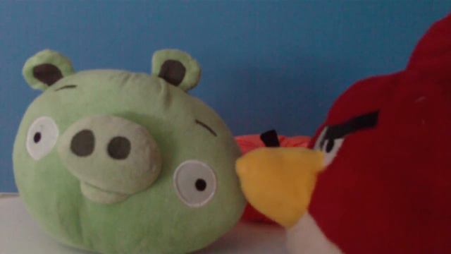 what happens when a bird meets a dead pig (angry birds) смотреть онлайн