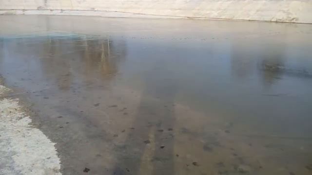 На дне открытого бассейна в городе Бавлы смотреть онлайн