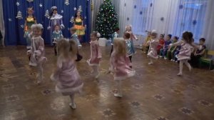 Снег и ёлки ледяные горки