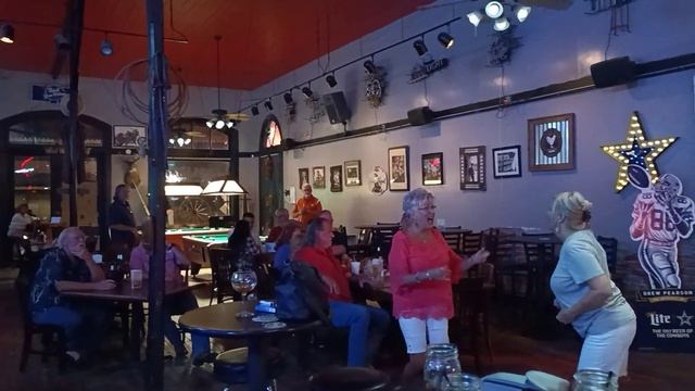 Saddleback Saloon Sealy Tx смотреть онлайн