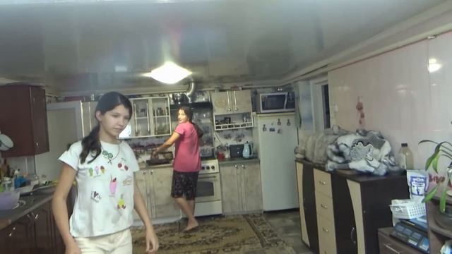 Закрыли черешню напекли пироги и обкатали подарок Регины смотреть онлайн