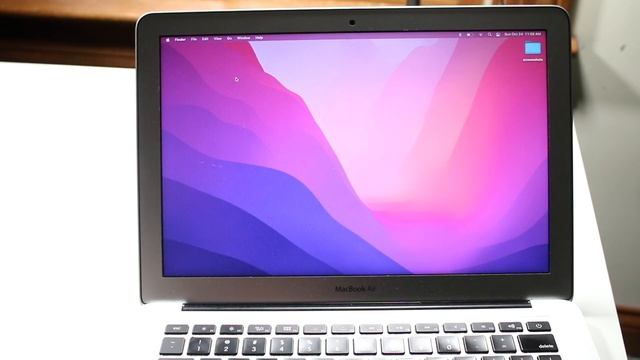 How To Use MacOS Monterey! (Complete Beginners Guide)