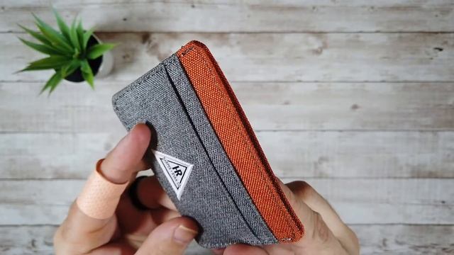 Slim / Minimalist Wallet shoot out! Harper Ryan Co Wide Body Vs the Best of the Rest. Who wins? смотреть онлайн