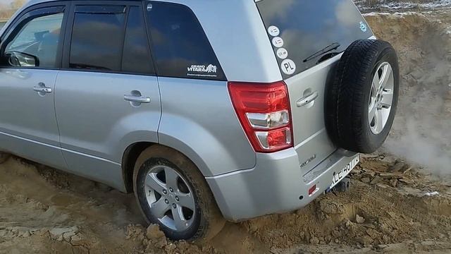 Suzuki Grand Vitara Vs Skoda Yeti - Offroad Test On Frozen Sand