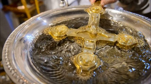 Известный священник развеял главный миф о крещенской воде. смотреть онлайн