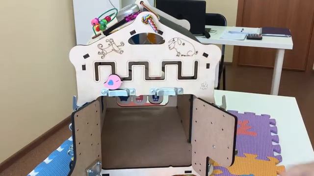 Бизиборд домик Смайлик для детей - развивающая игрушка по методике Монтессори, 38 игровых элементов смотреть онлайн