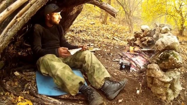 КАК ПОСТРОИТЬ УКРЫТИЕ В ЛЕСУ! смотреть онлайн