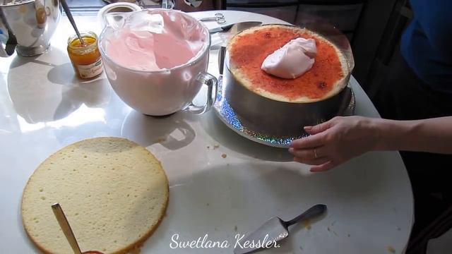 Формирование и оформление двух ярусного торта. Часть 1. смотреть онлайн