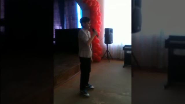 Выступает Агений Данила.Песня Чаривна скрипка. смотреть онлайн