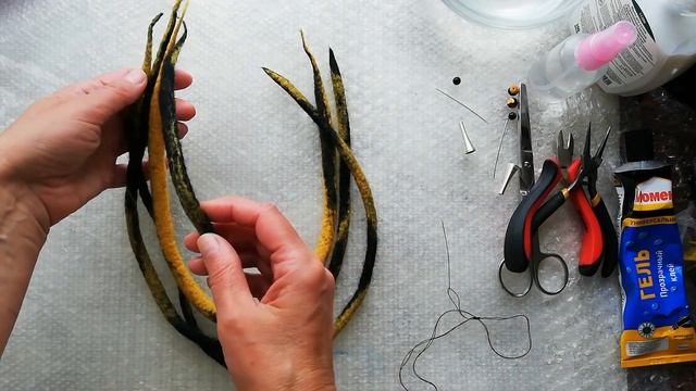 #флешмоб_готовь_сани_летом Валяю жгут и собираю колье. Процесс работы смотреть онлайн