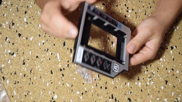 Карман адаптер для ssd hdd диска вместо DVD привода.Optibay. Распаковка смотреть онлайн