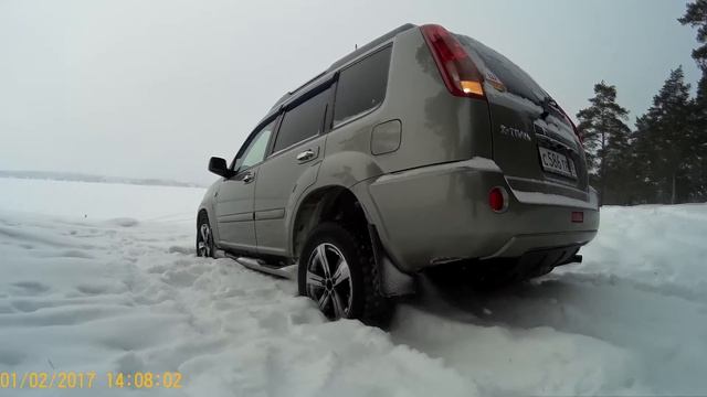 Поснимали, побуксовали, покатались. Nissan X-Trail T30 смотреть онлайн