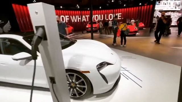 ВОСХИТИТЕЛЬНОЕ ВЫСТАВКА PORSCHE 2022 смотреть онлайн