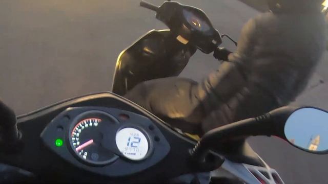 Как едет Honda Lead 110 против Yamaha Cygnus 125 смотреть онлайн