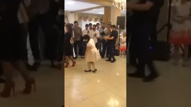 Чеченский танец от девочки смотреть онлайн
