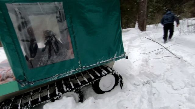 УАЗ Нива и Вездеход с трудом преодолевают глубокий снег. KIA Sorento тюнинг под Mercedes ML AMG смотреть онлайн