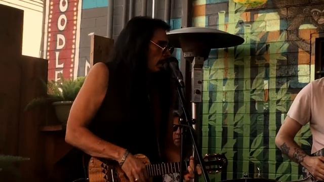 "LIVE" BEATLES TRIBUTE ON NEW MYRON UKULELE смотреть онлайн