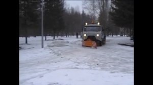 Уборка дорог в зимнее время техникой МКМ 1904 Чистик..mp4