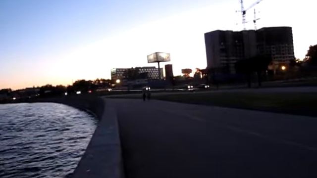 Колонна проезжает по Свердловской набережной смотреть онлайн