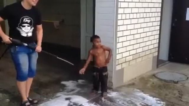 НЕ НАДО ТРАТИТЬ НА ДУШ ИДИ НА МОЙКУ смотреть онлайн