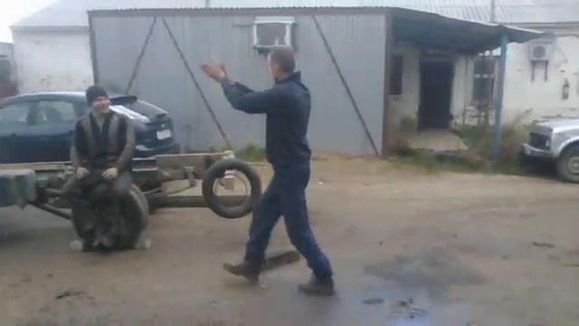 СЛЕСАРЬ ЖЖЁТ смотреть онлайн