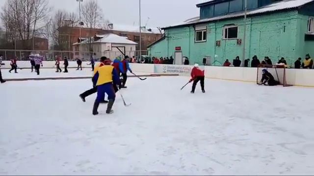 Мэр Красноярска играет в хоккей смотреть онлайн